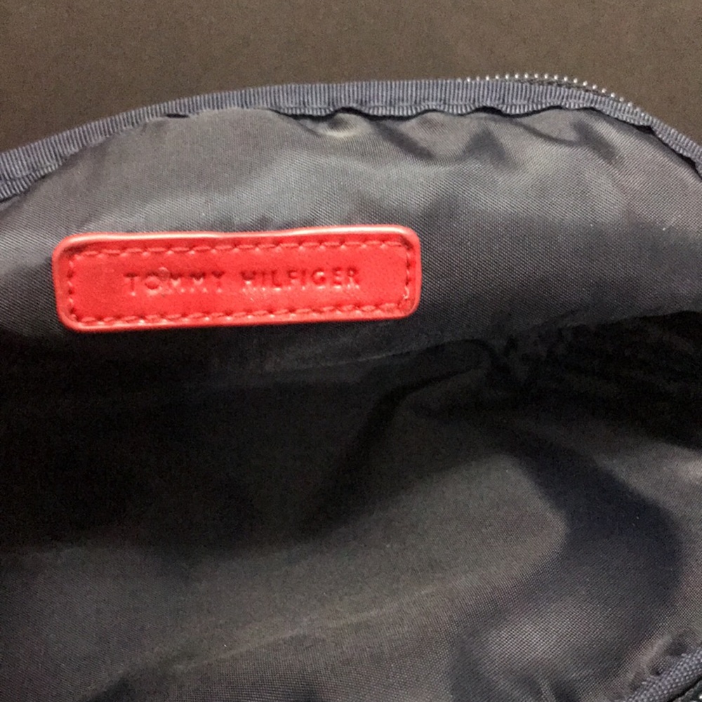 Tommy Hilfiger makeup bag w/ travel sz bag. excellent condition - Picture 6 of 7